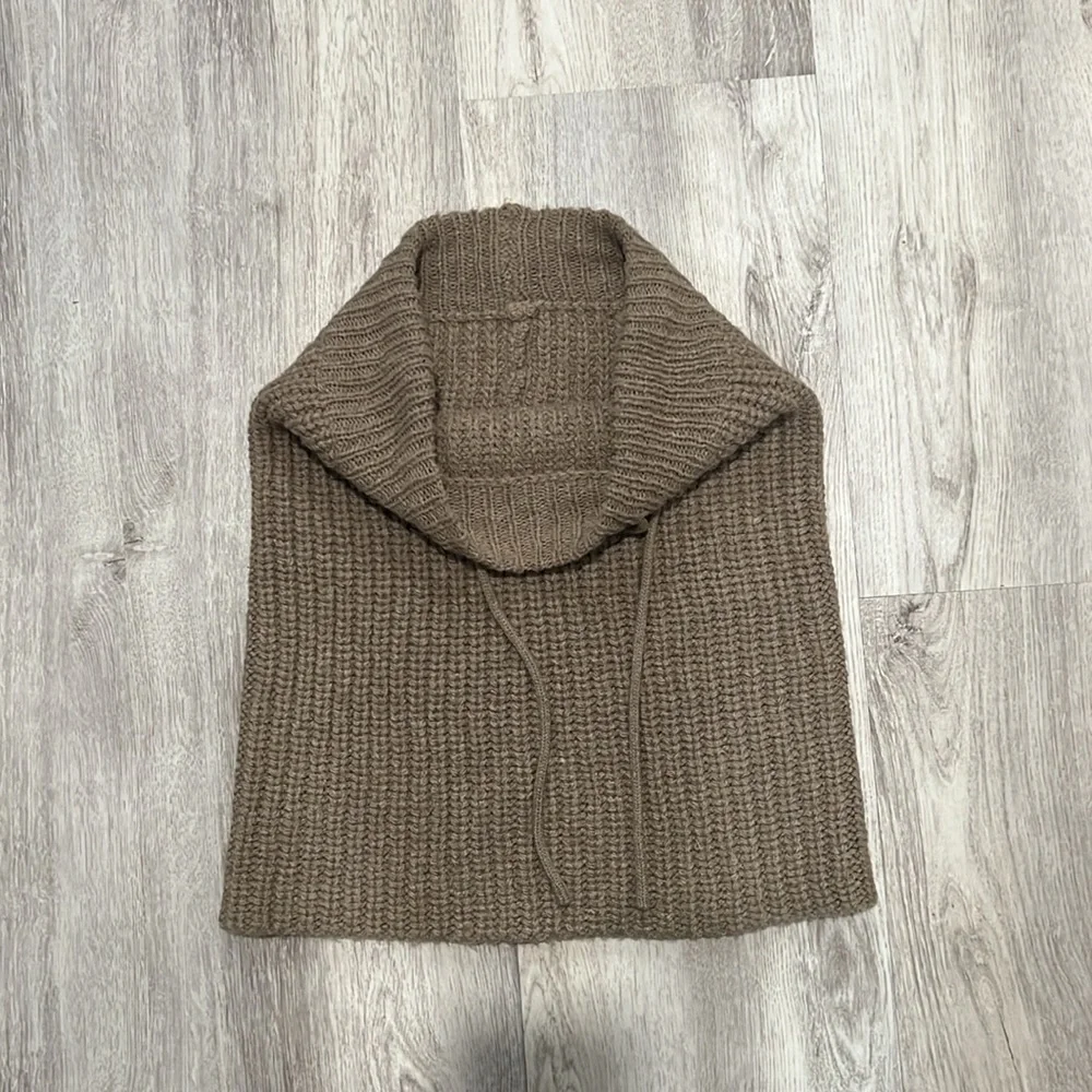 Women's Tan Forever 21 Cold Weather Pull Over Neck Scarf with Pull Strings